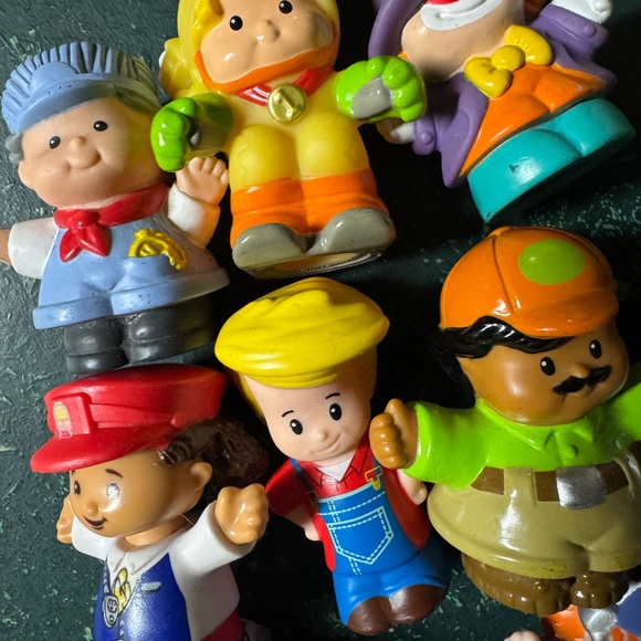 Lot of fisher price little people replacement figures - Picture 3 of 9